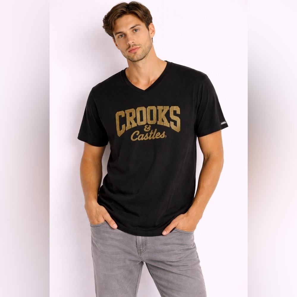 Crooks & Castles Black V-Neck Graphic T-Shirt – Gold Logo – Size L